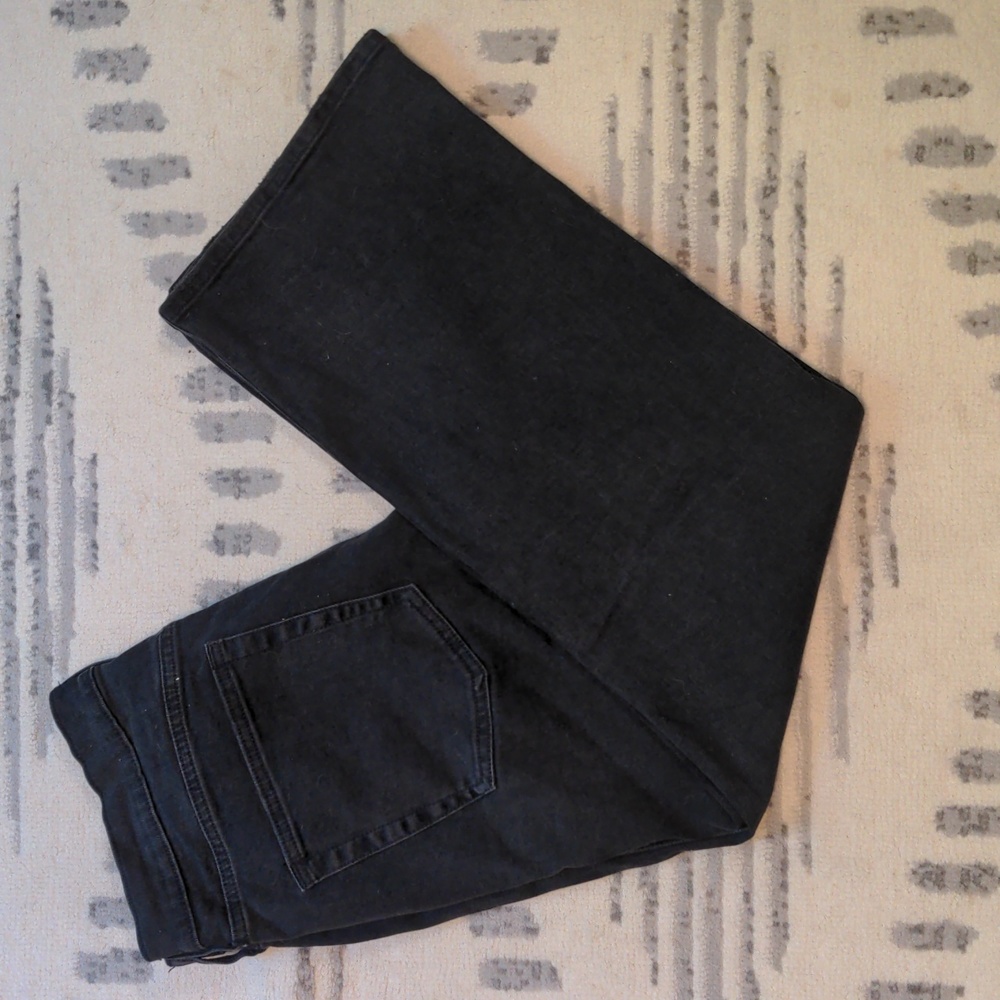 Gap vintage flare high rise classic black denim jeans. Wide leg, 33/16 P petite